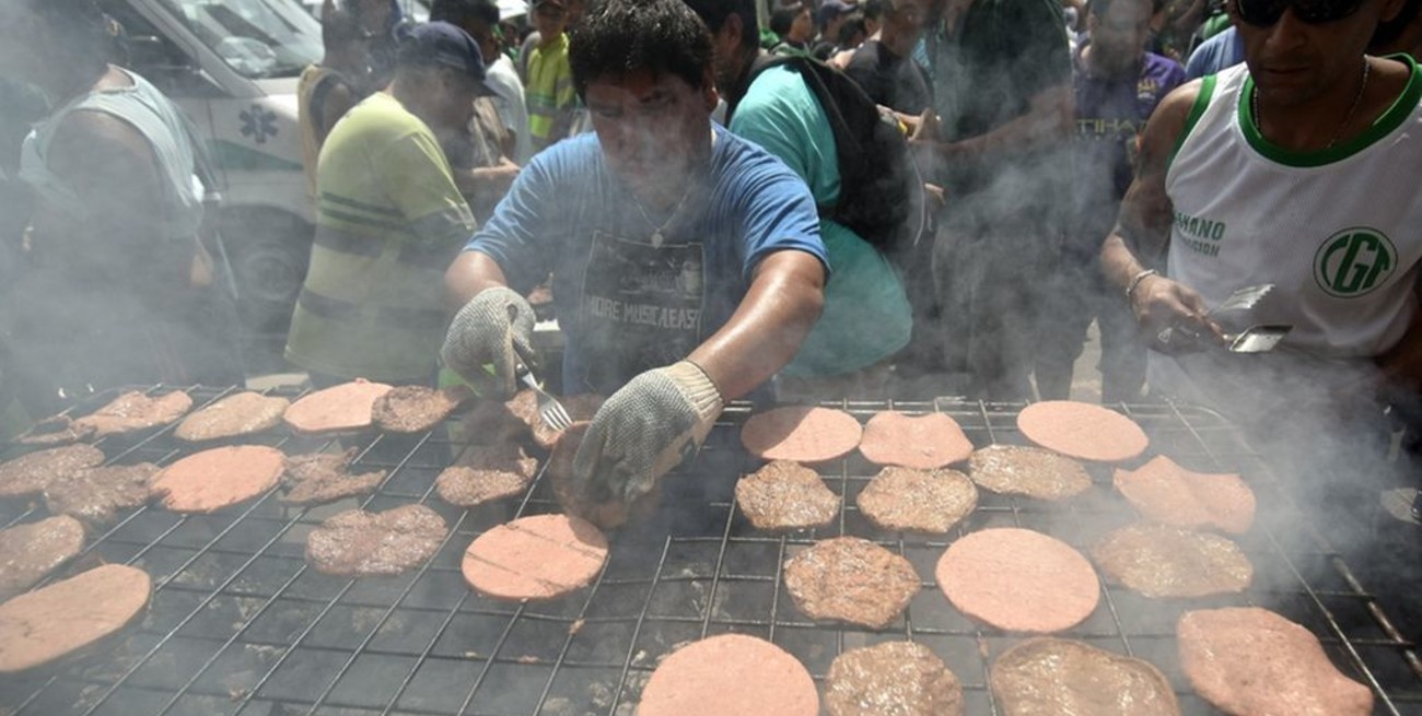 Turistas escoceses confundieron la marcha contra el Presupuesto con un festival gastronómico