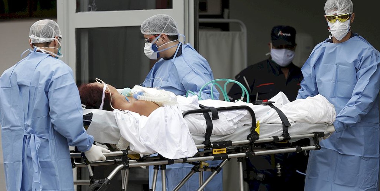 Trágico récord en Brasil: murieron por coronavirus 881 personas en apenas 24 horas