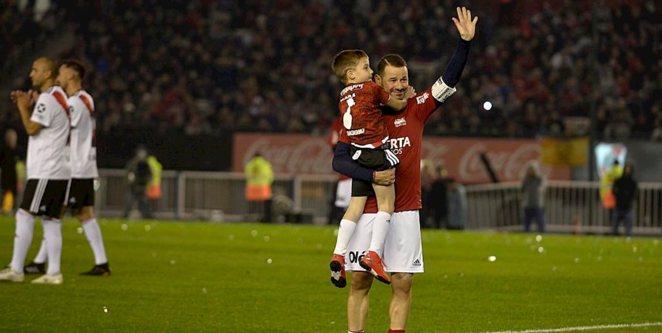 Rodrigo Mora tuvo una emotiva despedida en el Monumental
