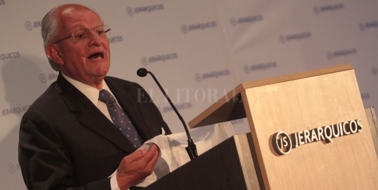 "No educamos a nuestros hijos como argentinos y nuestro país está vacío"