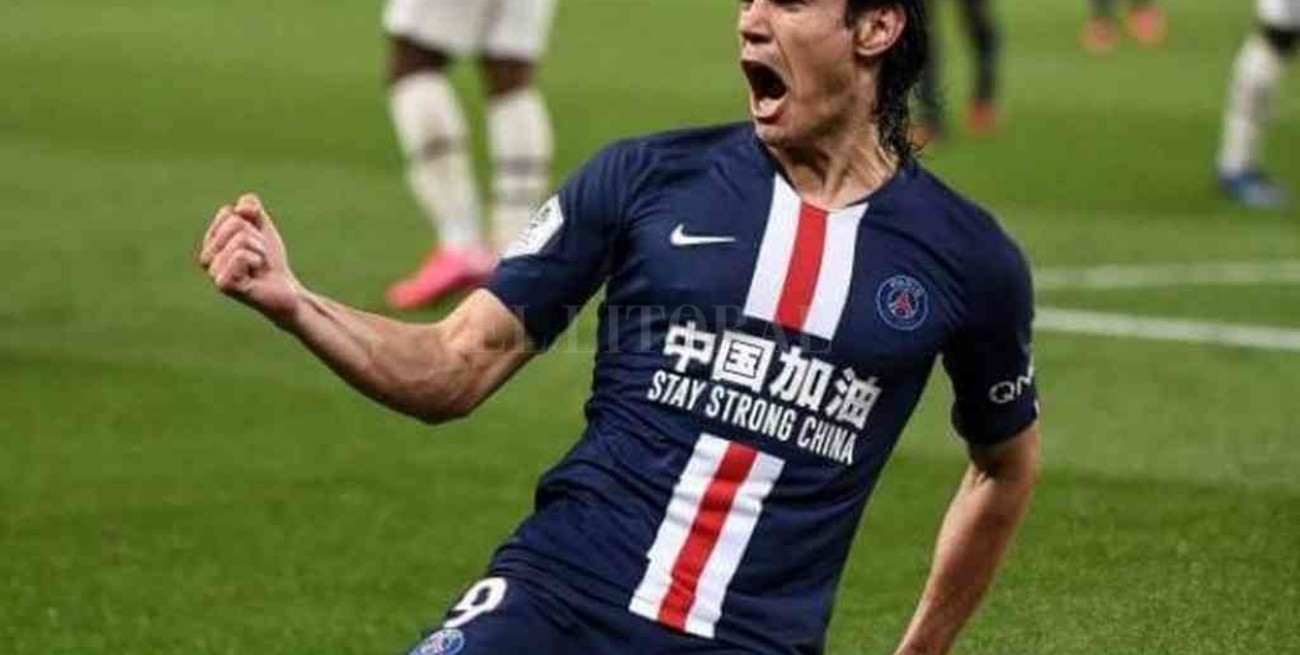 Cavani admite que Riquelme lo contactó para jugar en Boca