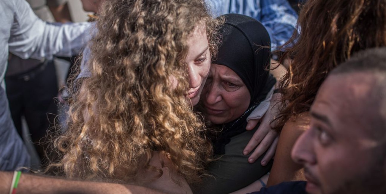 Salió de prisión Tamimi, icono adolescente de la resistencia palestina
