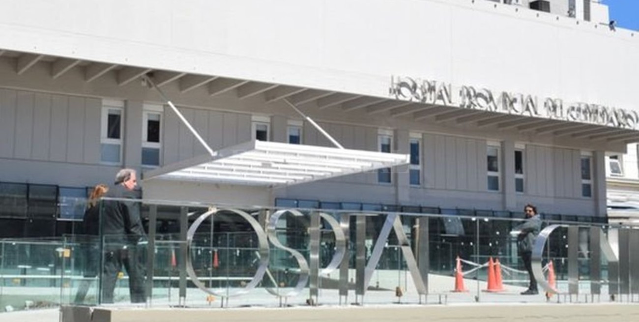 Entraron a su casa en Rosario, lo atacaron a balazos y está grave