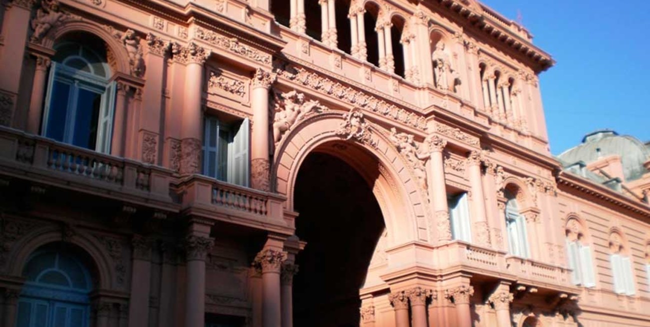 Oficializan el pago en cuotas del medio aguinaldo a estatales con salarios superiores a 80.000 pesos