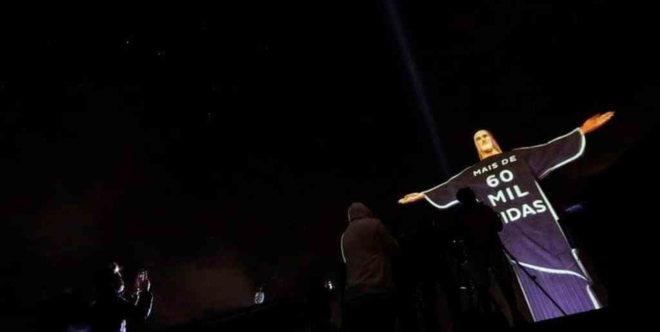 El Cristo Redentor volvió a rendirle homenaje a las víctimas del coronavirus