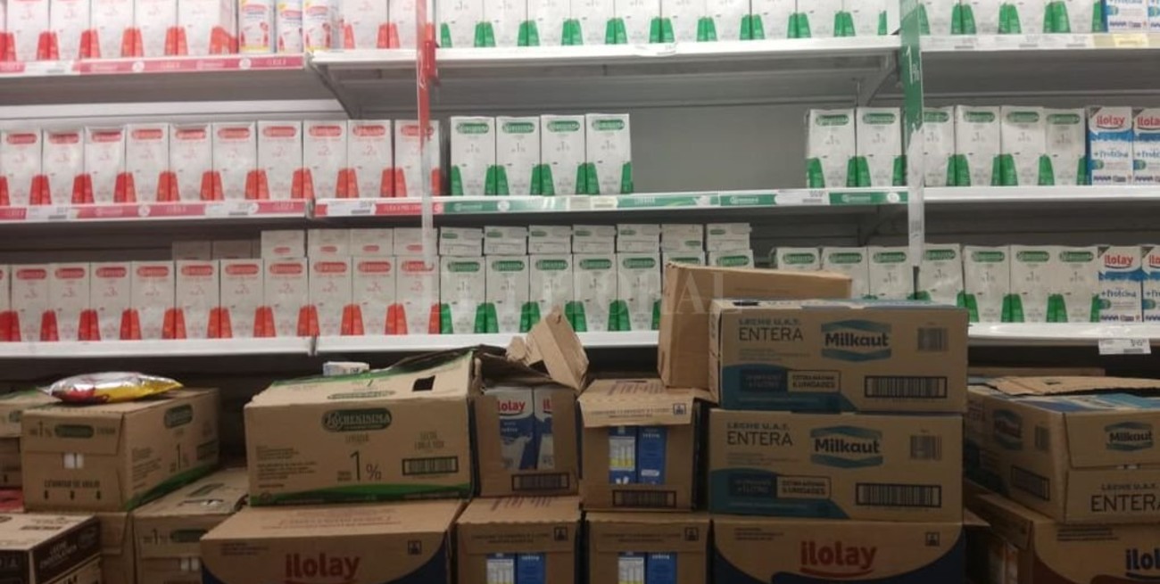 Falta leche descremada en supermercados de la ciudad