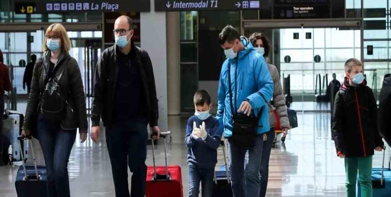 España exigirá una prueba PCR negativa a pasajeros de 65 países