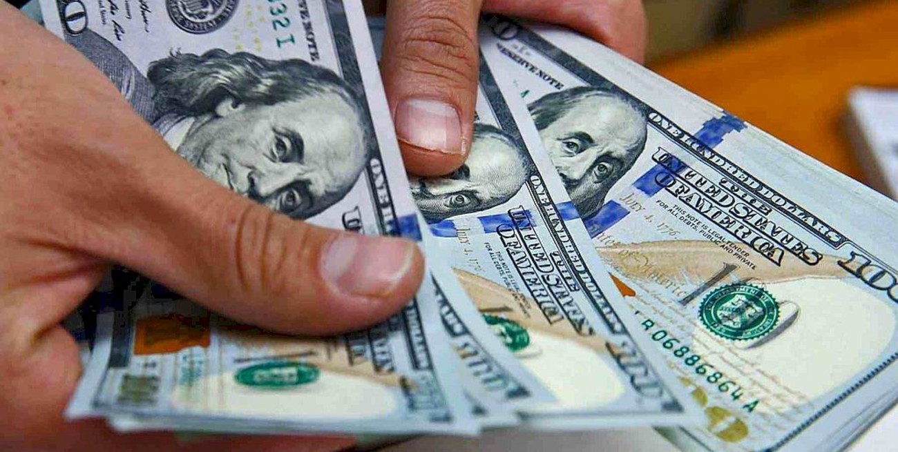 El dólar cotiza a $ 68,50 en el Banco Nación y el blue se vende a $ 120