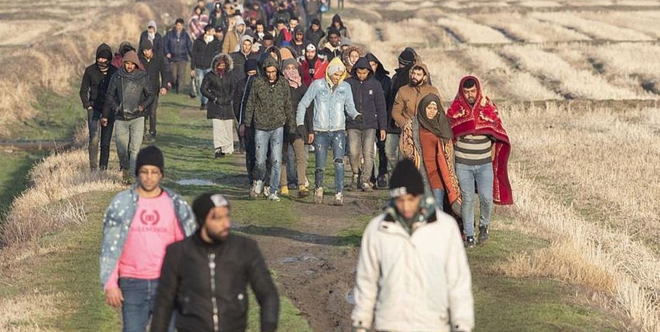 Crece la tensión entre Grecia y Turquía  por los migrantes que cruzan la frontera 