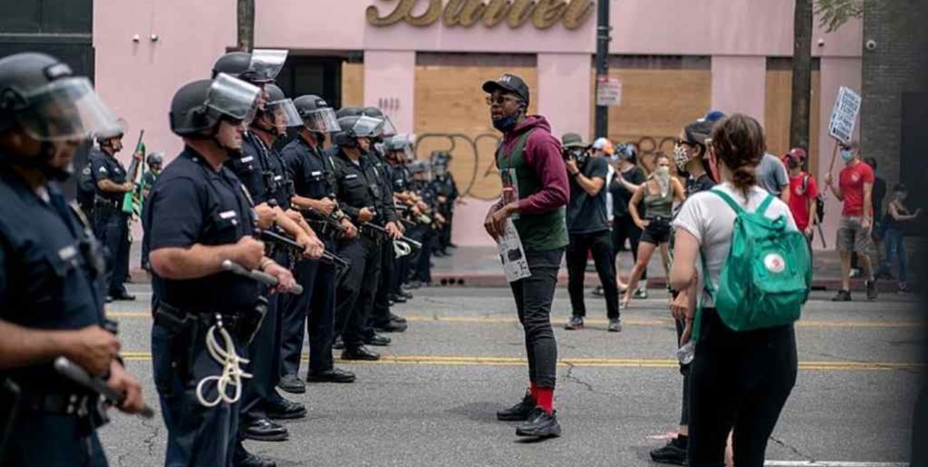 Minneapolis aprobó una orden que prohíbe a la policía realizar estrangulamientos 