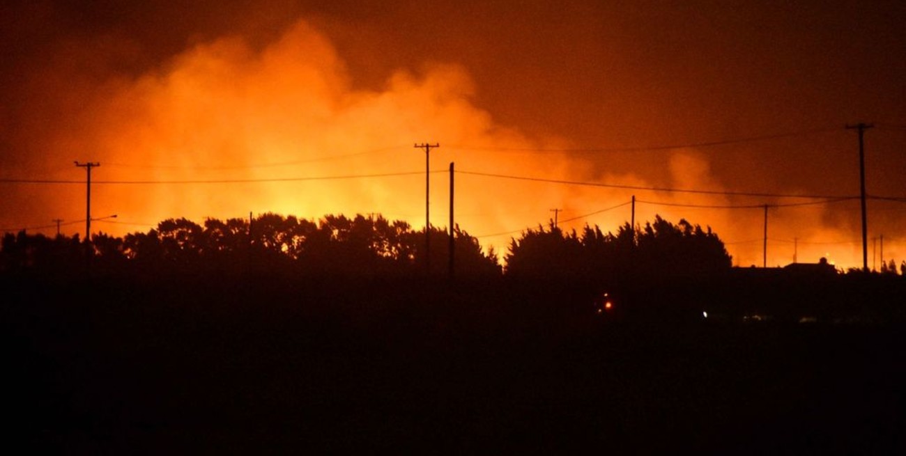 Incendios y destrozos en Puerto Madryn