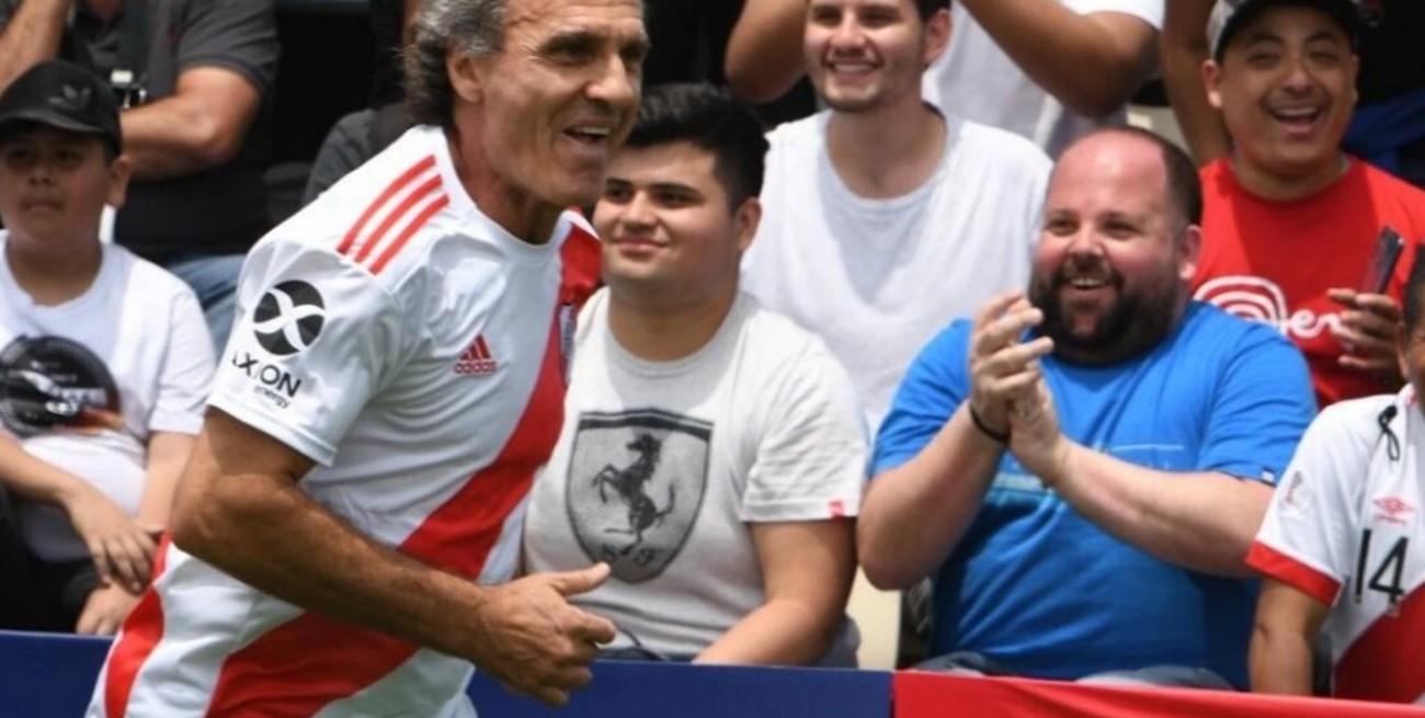 Las leyendas de River y Flamengo jugaron un partido en el Fan Fest