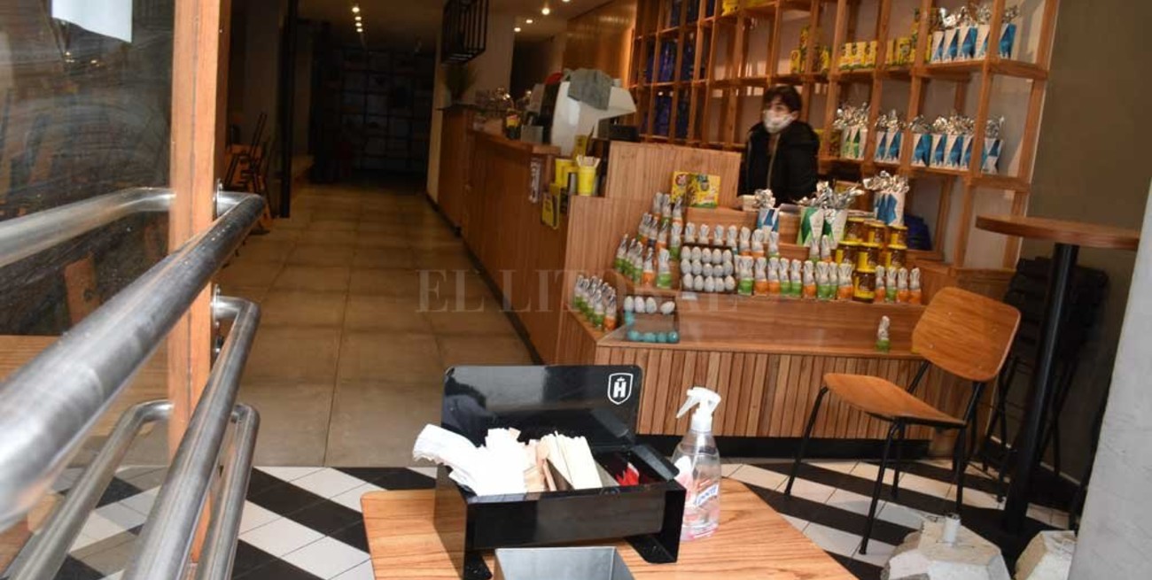 Turismo, restaurantes, bares: evalúan acordar protocolos "post pandemia"