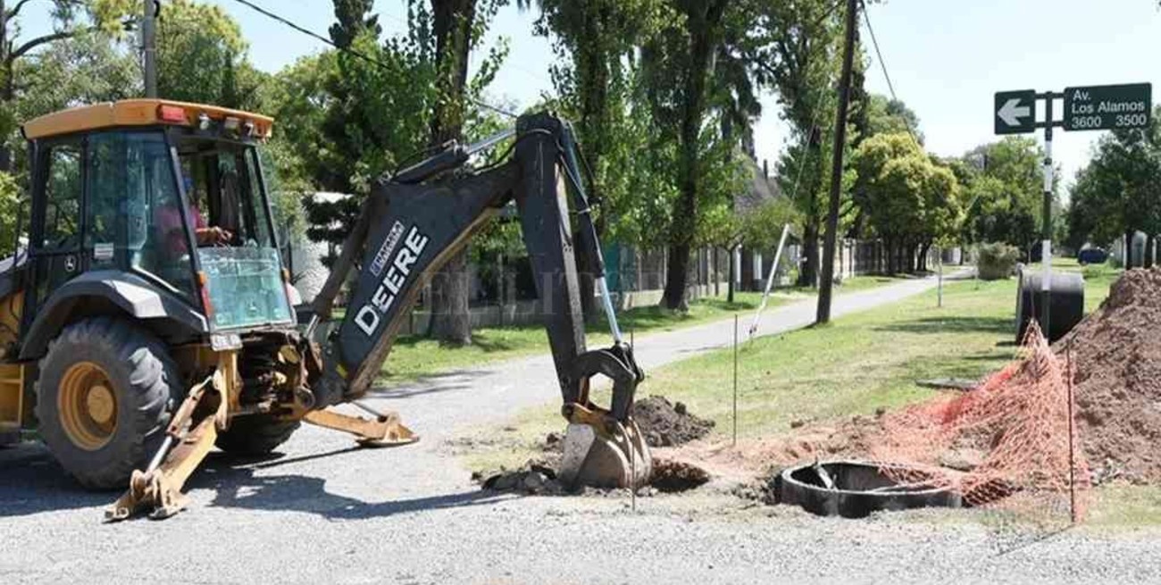 Villa Los Álamos y Villa Aero Club: la obra de cloacas y pavimento avanza a buen ritmo