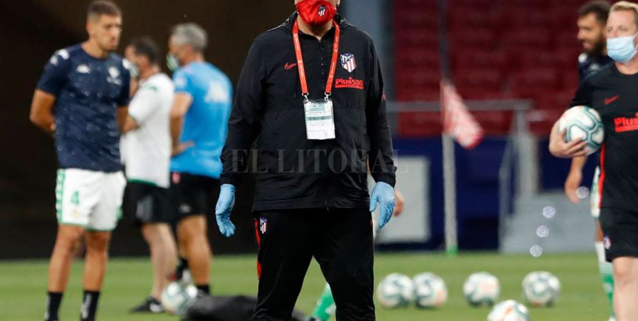 Burgos afirmó que quiere dirigir en el fútbol español