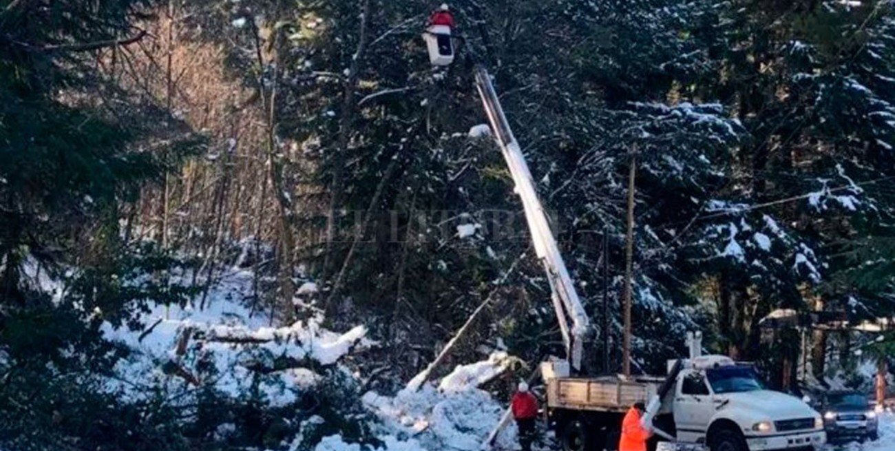 Intentan restablecer los servicios en Villa La Angostura