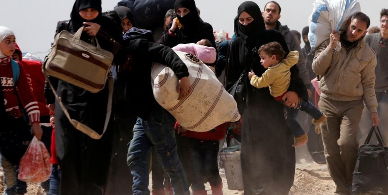 Miles de sirios llaman a las puertas cerradas de Jordania e Israel 