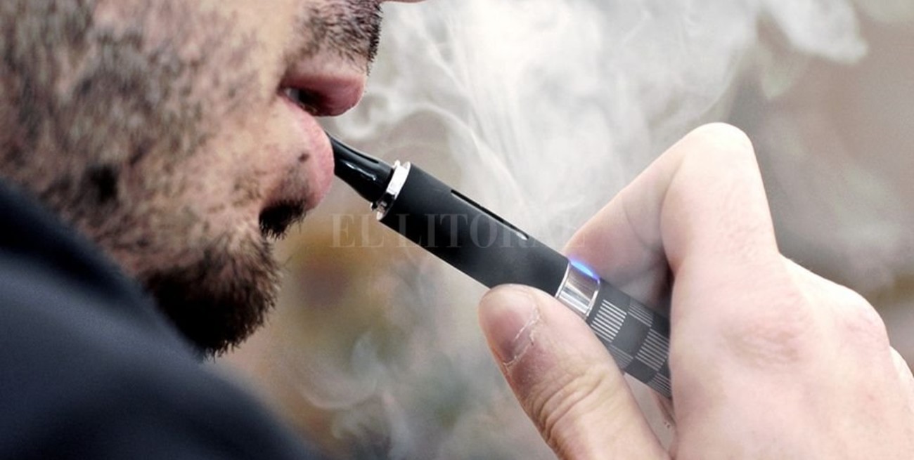 Nueva York eleva a 21 la edad mínima para consumir cigarrillos electrónicos