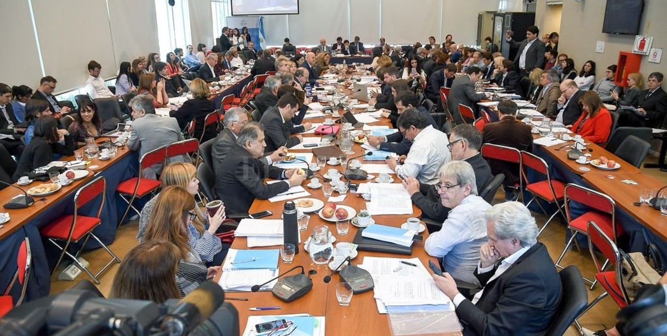 El oficialismo obtuvo dictamen y busca este miércoles aprobar el Presupuesto