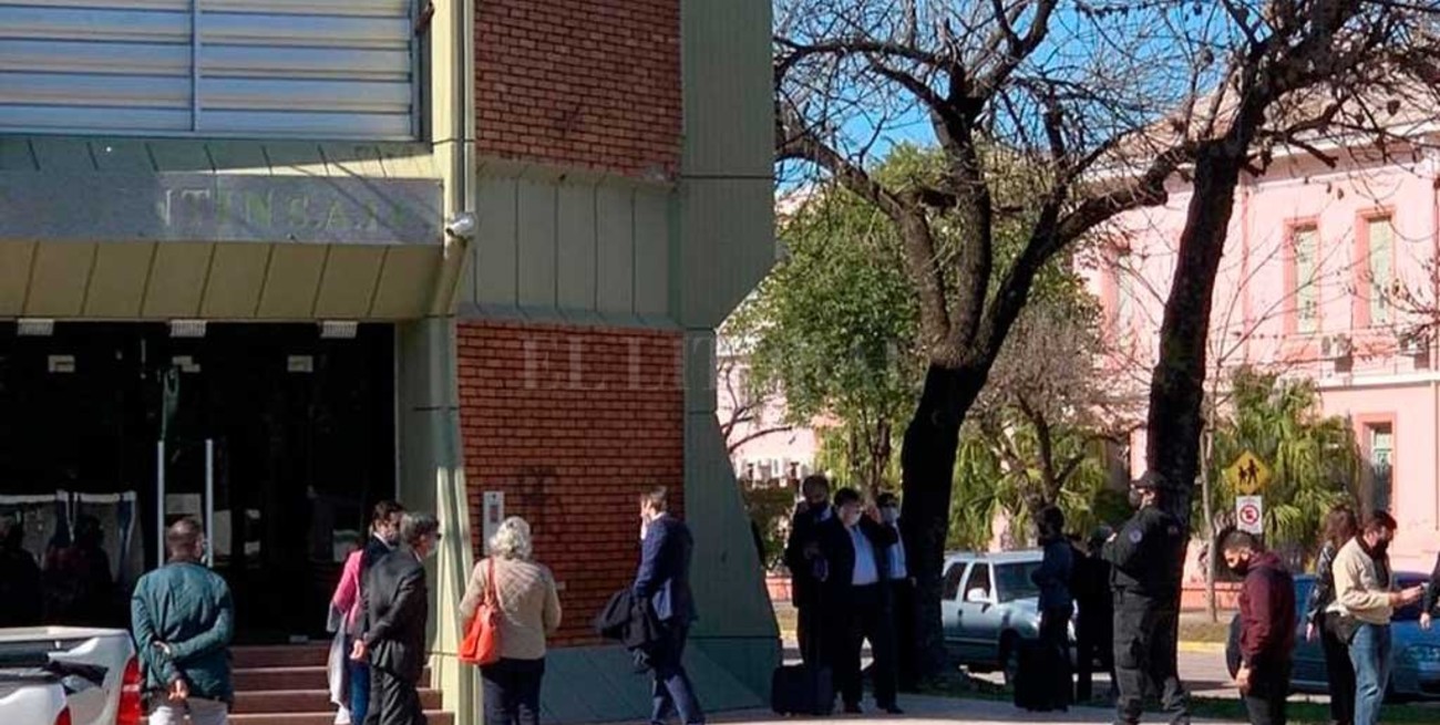 Vicentin: bronca e insultos de vecinos de Avellaneda contra funcionarios de Nación