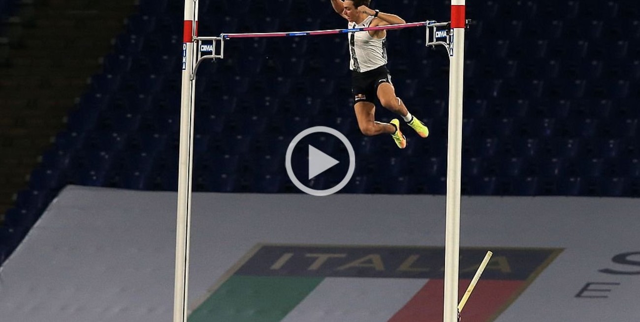 Armand Duplantis batió el récord mundial en salto con garrocha