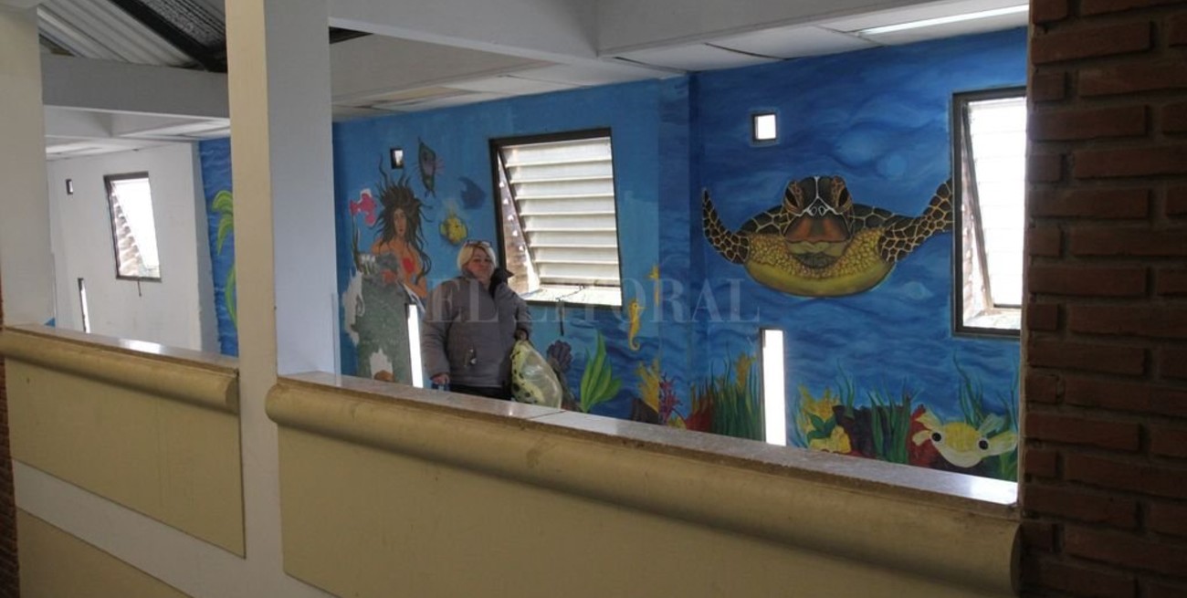 Artistas santafesinos pintaron una sala de Oncología en el Alassia