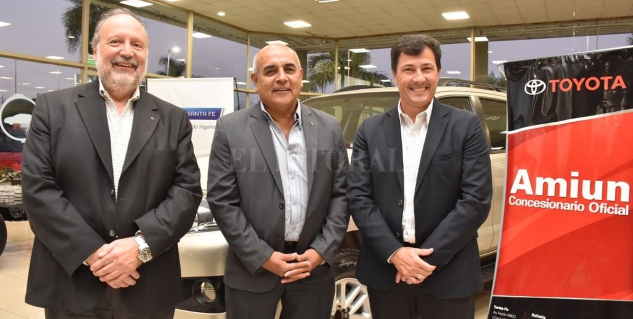 Con fines didácticos, Amiun donó una camioneta a la UTN