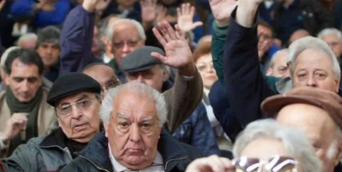 "No puede haber jubilados de $ 300.000 y otros de $ 14.000" dijo Cafiero