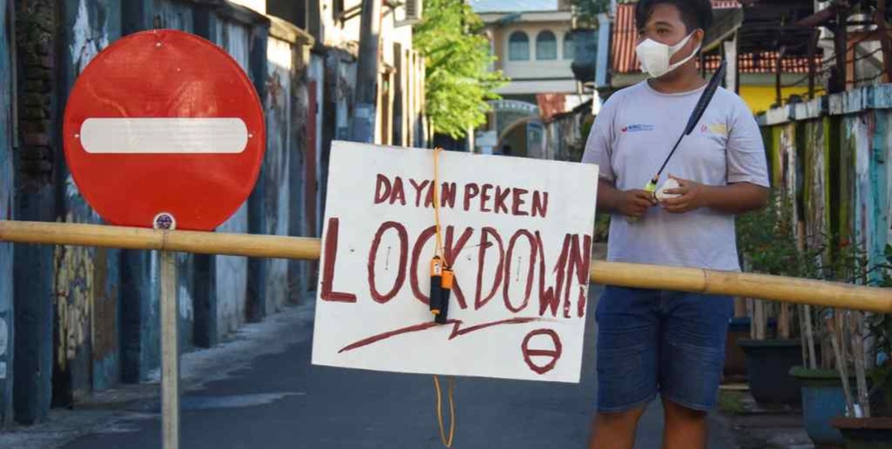 Indonesia registra casi 900 muertes por coronavirus y más de 12.400 contagios