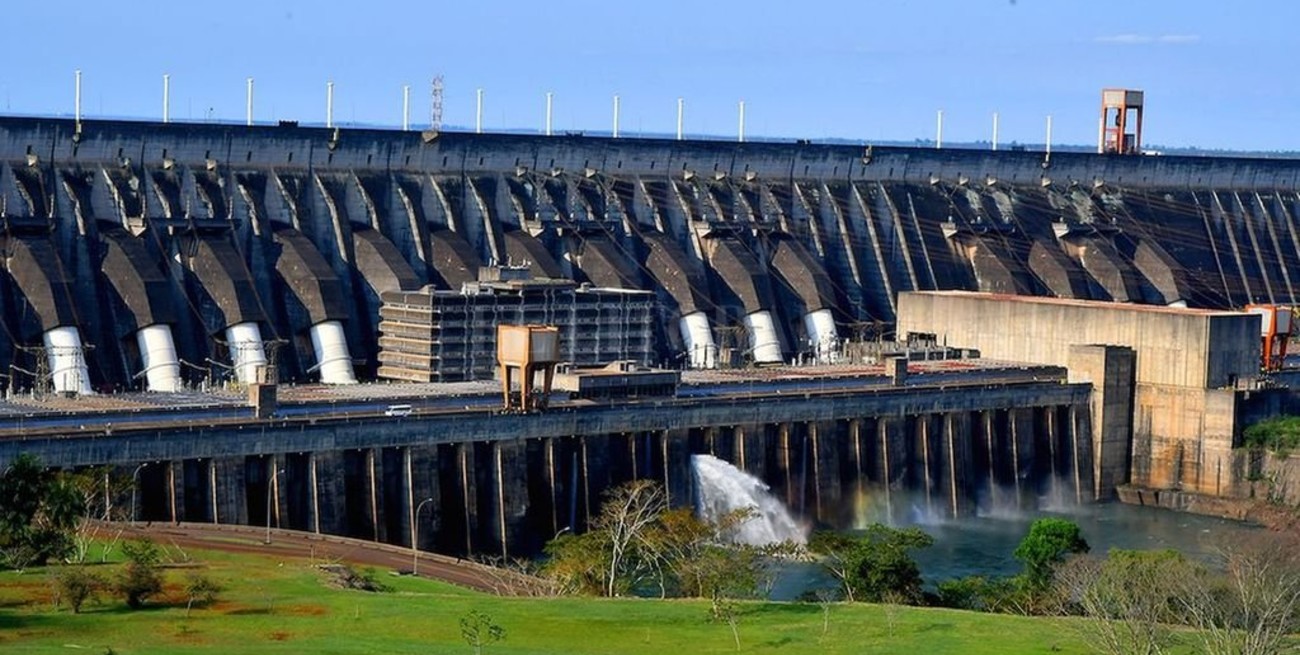 El desafío de acordar con Itaipú para que libere más agua y el río crezca