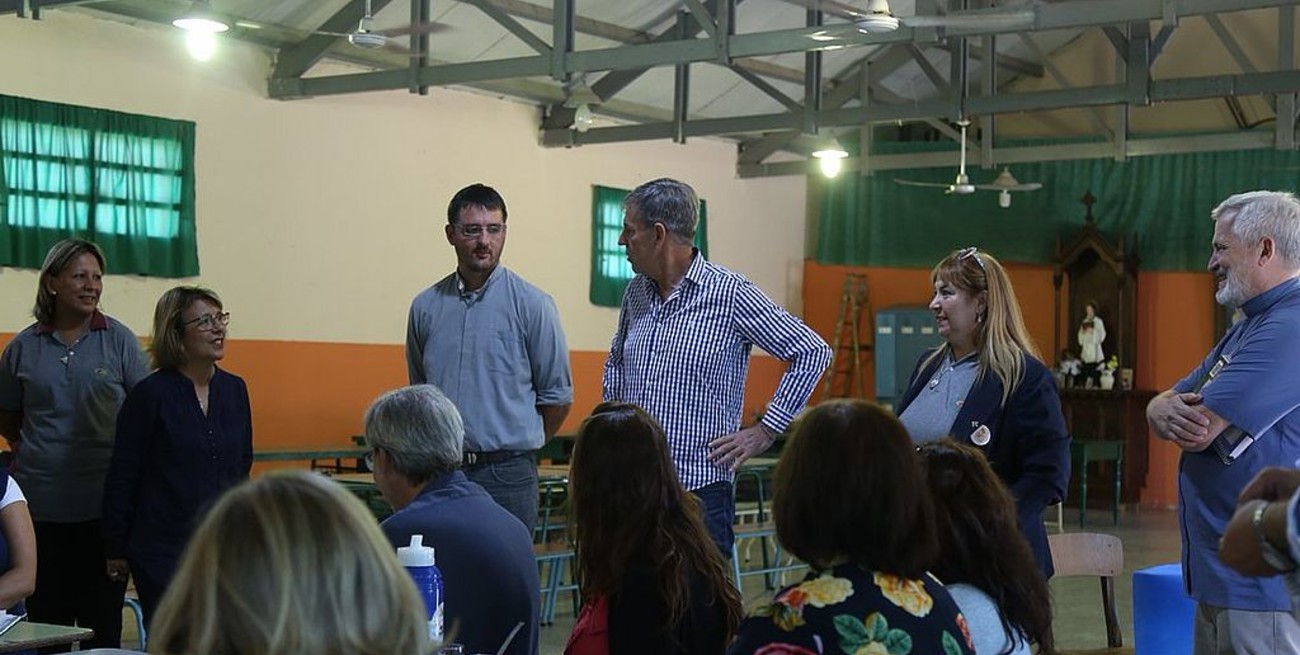 Jatón recorrió San Agustín junto a referentes barriales