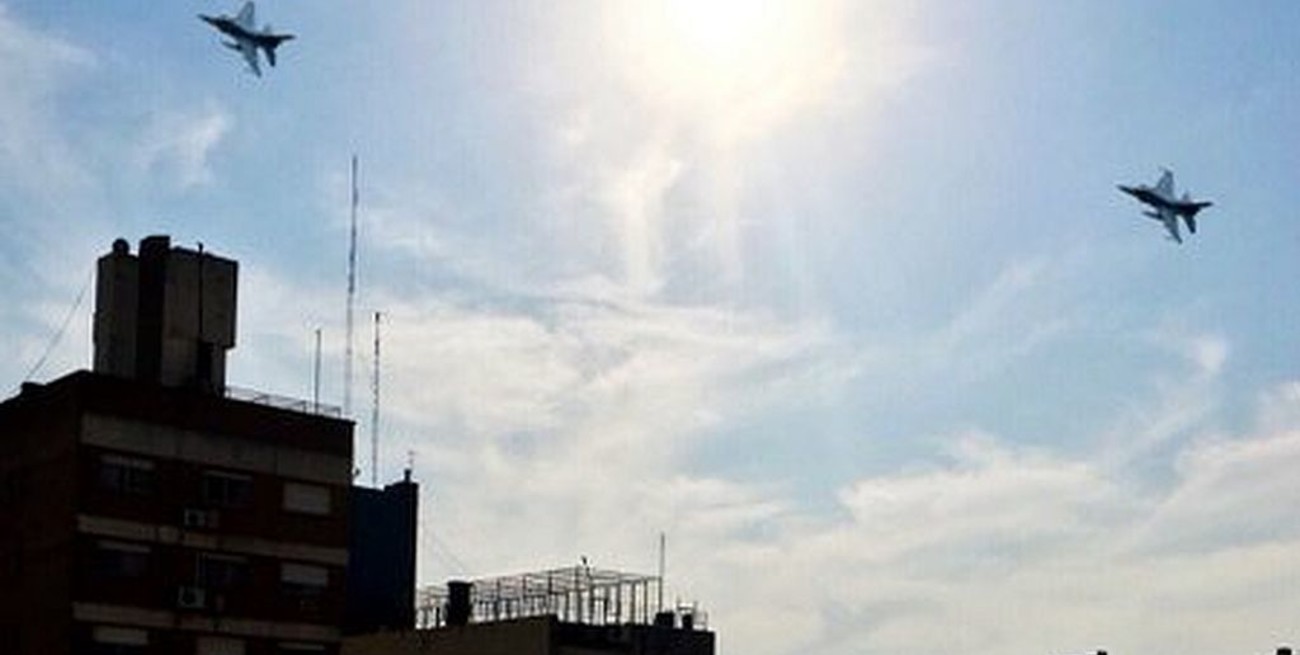 Rosario: el vuelo rasante de aviones militares alertó a los vecinos