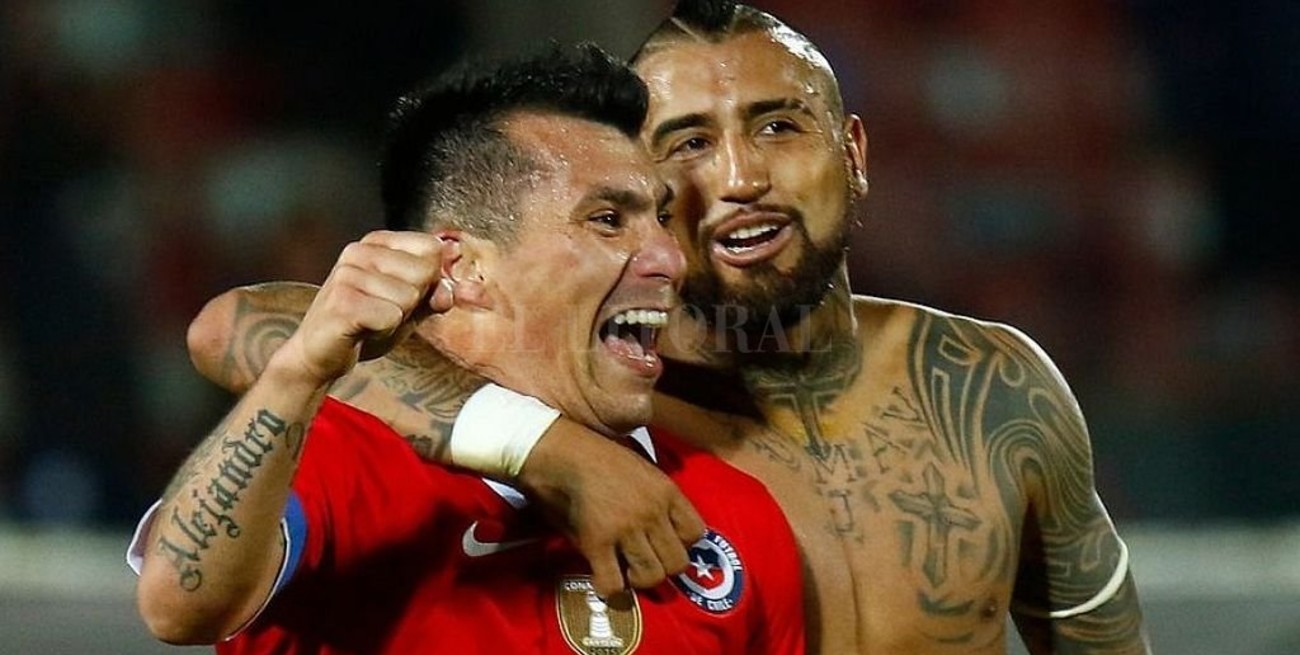 Vidal le dijo a Medel que le gustaría jugar en Boca