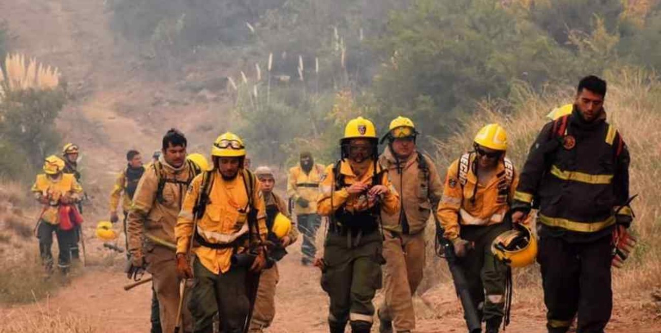 Lograron contener y extinguir focos activos del incendio en Sierras Centrales de San Luis
