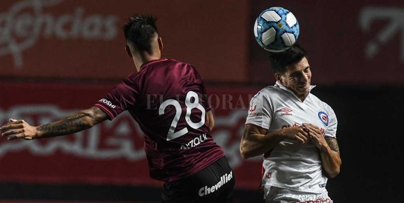 Argentinos y Lanús empataron y se alejaron de la lucha por él título