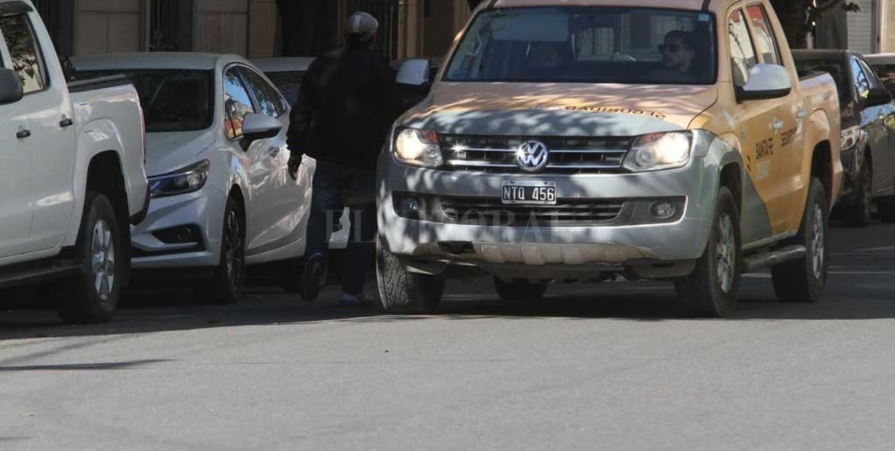 Comenzaron a sacar a los "trapitos" en zonas de estacionamiento medido