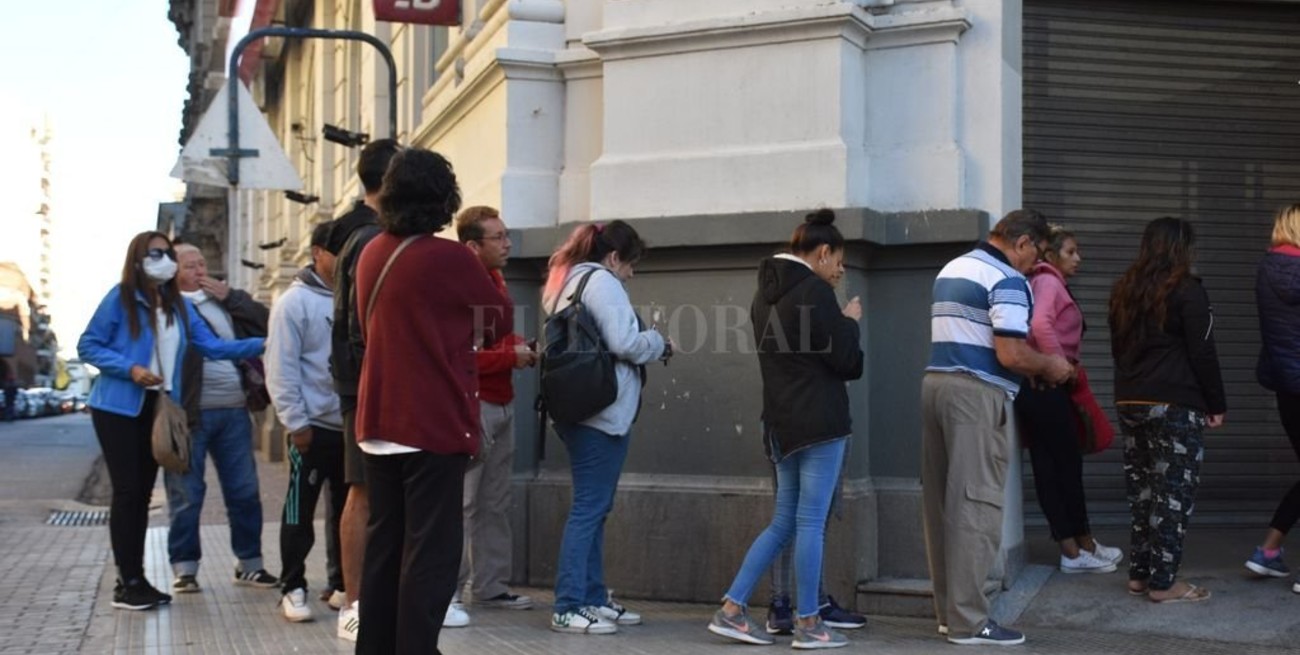 Récord de empleo público y menos de 6 millones de trabajadores privados en blanco durante 2020