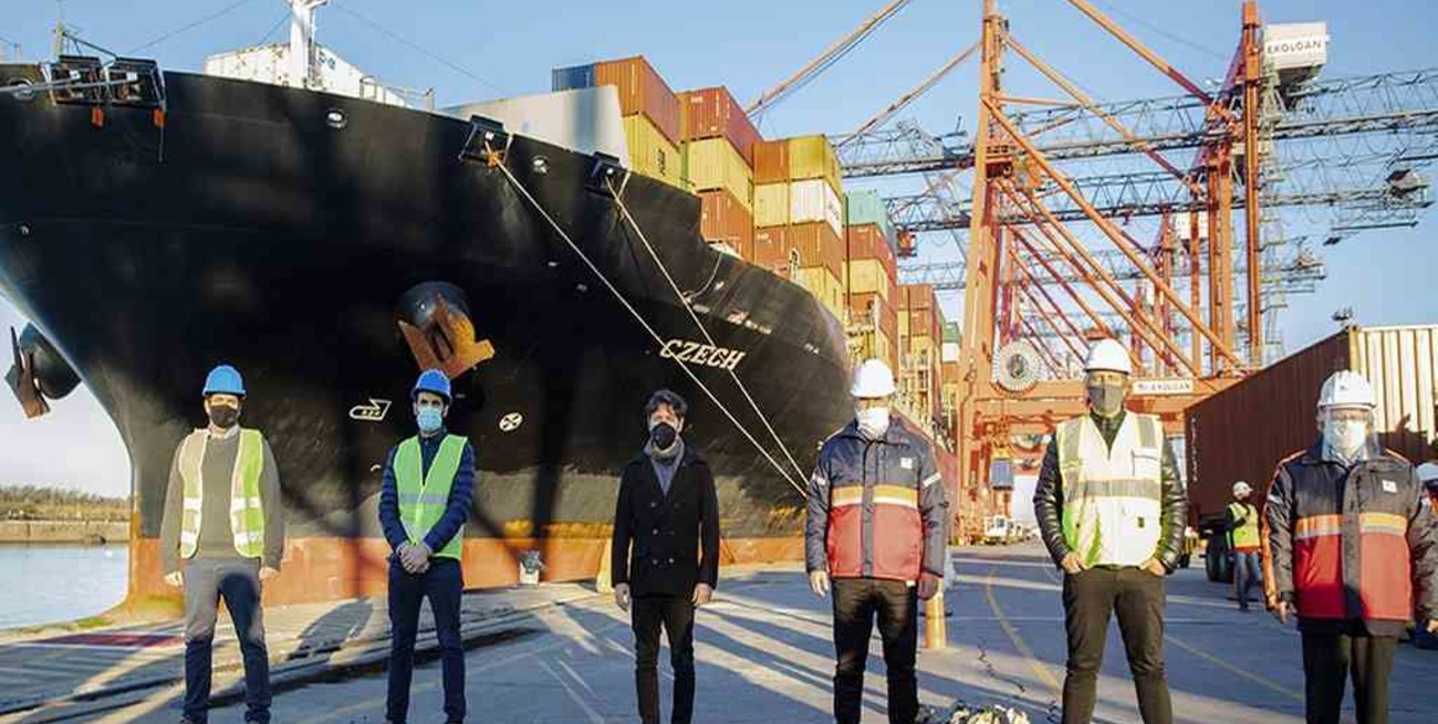 Llegó al país otro buque chino con insumos médicos 