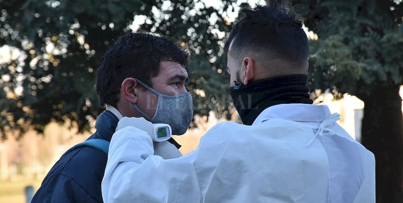 Provincia: 74 casos nuevos y desde hace  20 días la ciudad le "gambetea" al virus