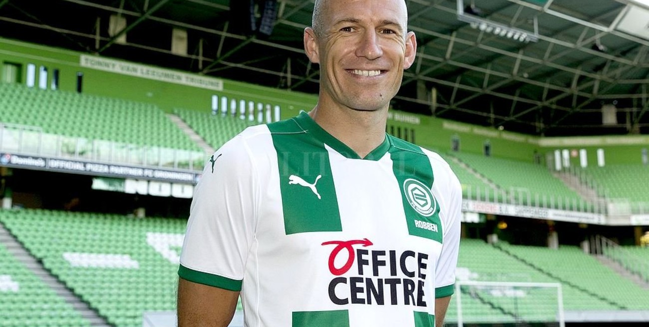 A un año de su retiro, el holandés Arjen Robben vuelve al fútbol profesional