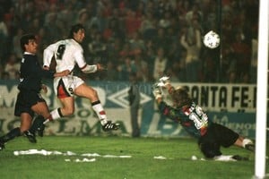 Luis Cetraro/Archivo El Litoral El gol de Cristian Castillo que puso el 2 a 1 vs Universidad de Chile y le dio la posibilidad a Colón de definir por penales y pasar de ronda.