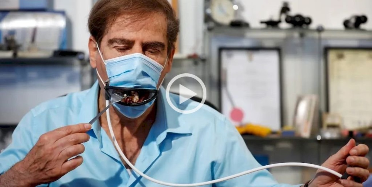 Presentaron una mascarilla permite comer sin descuidar la prevención del coronavirus