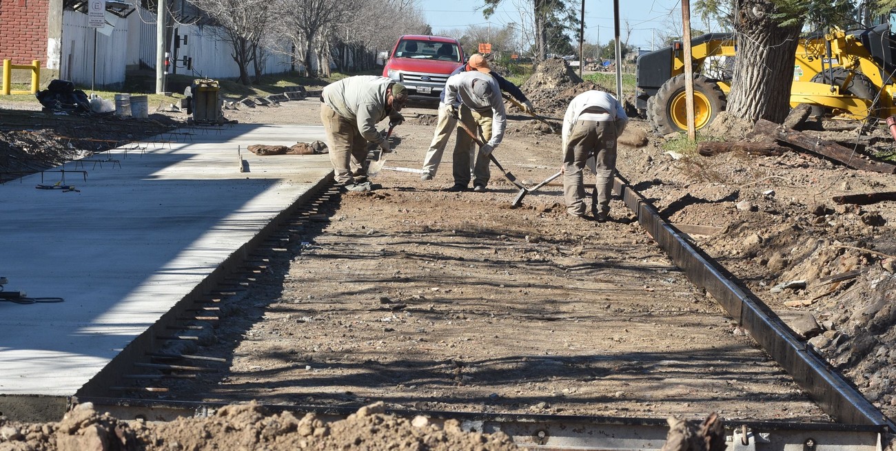Con recursos del Plan Incluir, se completó la pavimentación de calles en Carlos Pellegrini