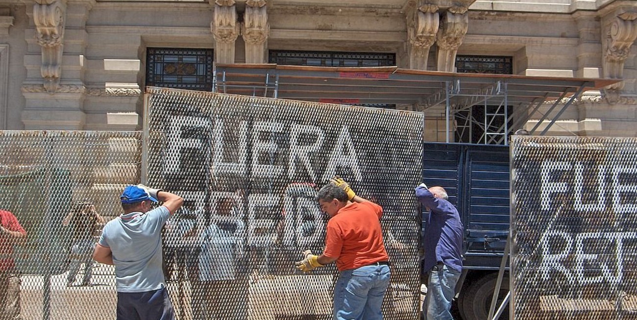 El día que Binner quitó las vallas de la Casa Gris