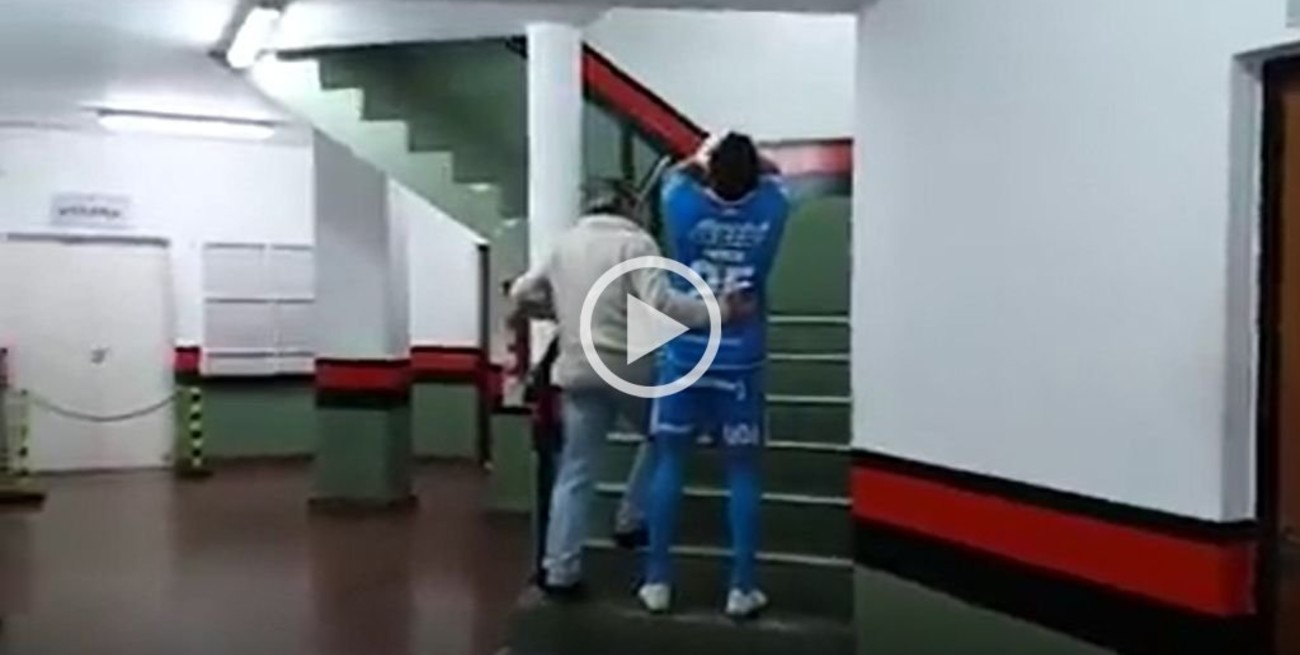 Sin consuelo: Así se retiraba Papaleo luego de su lesión en el clásico santafesino