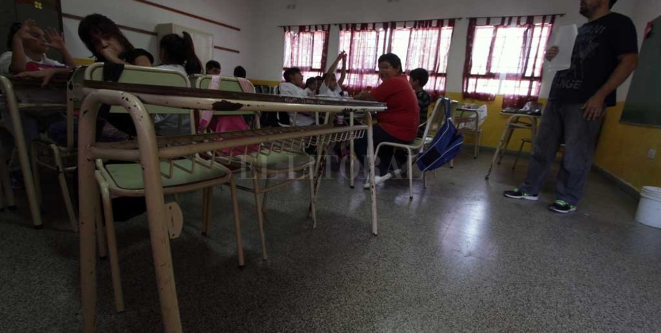 Los docentes irán a negociar "molestos" y buscando "defender la cláusula gatillo" 