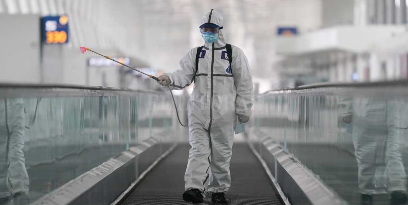 China registra un ligero repunte de casos "importados" de coronavirus