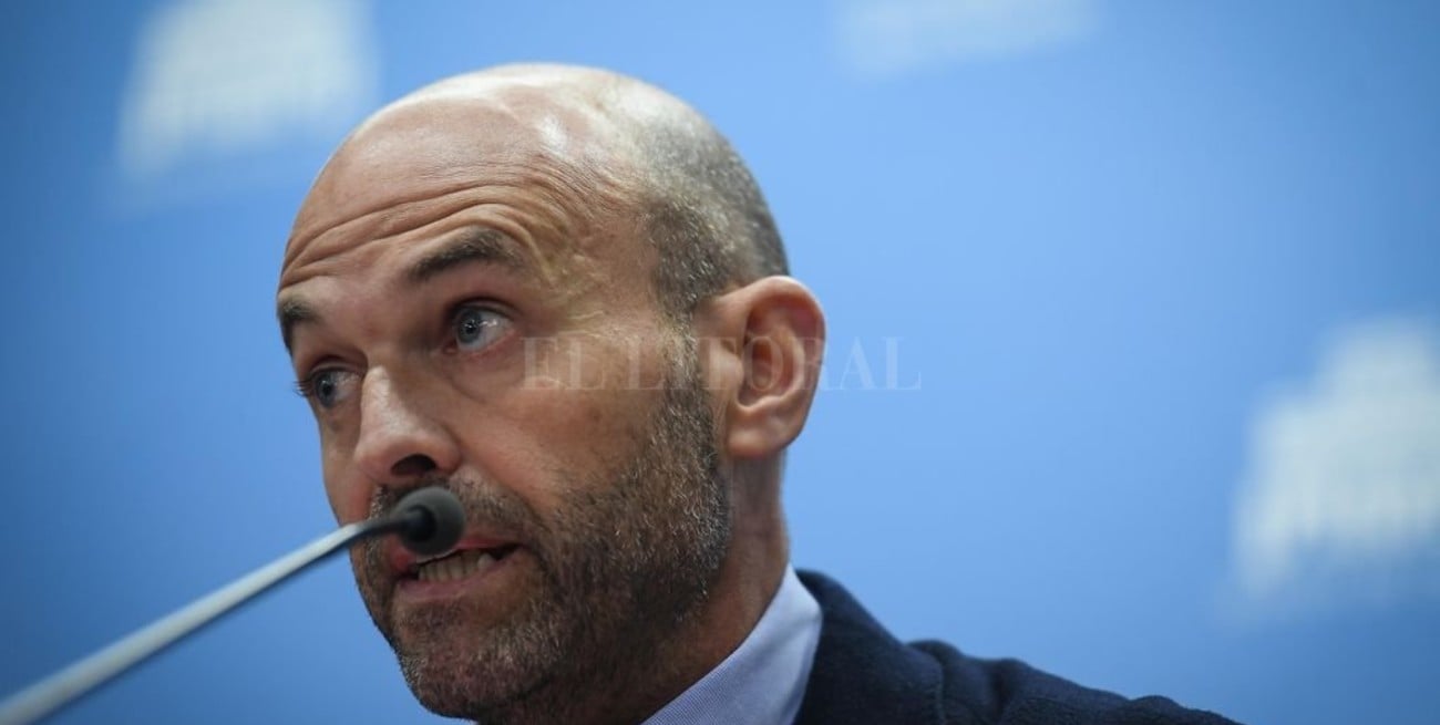 Dietrich ratificó que los combustibles "quedan congelados por 90 días"