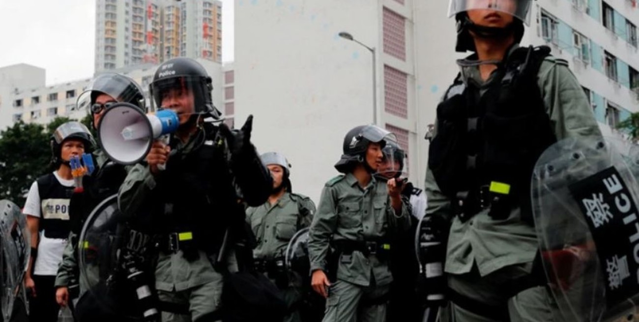 China deja abierta la posibilidad de desplegar tropas en Hong Kong por las protestas
