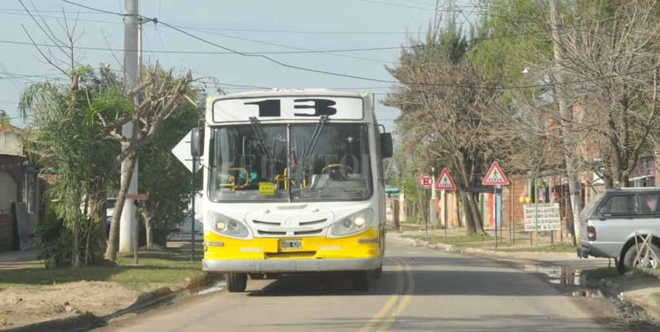 Robaron a tres choferes de la Línea 13, uno de ellos fue agredido